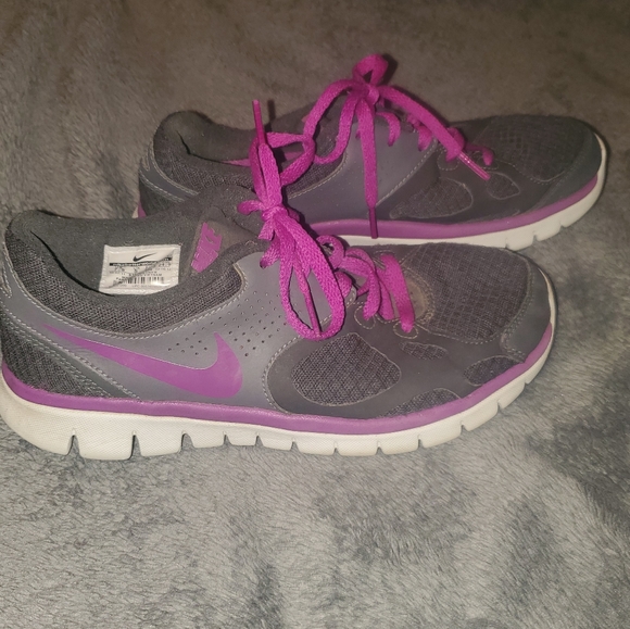 Nike Shoes - Nike Tennis Shoes